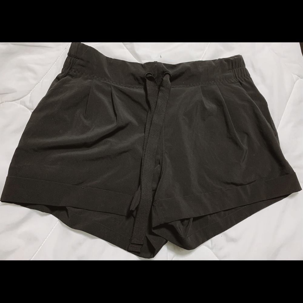 Lululemon Spring Breakaway shorts first gen